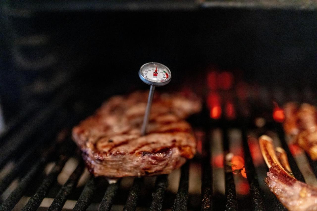 Lighthouse Golf & Spa Hotel Balchik Ngoại thất bức ảnh A meat thermometer in a steak