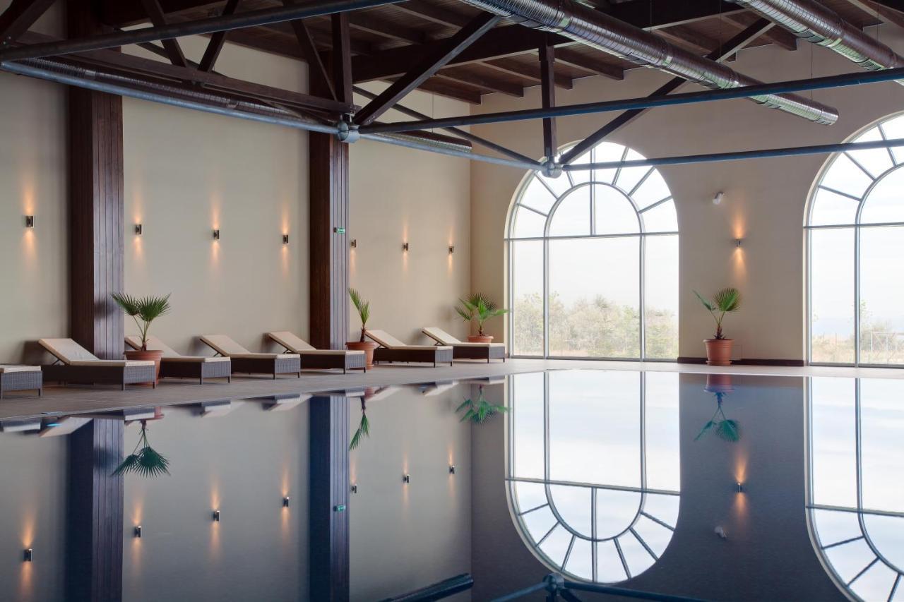 Lighthouse Golf & Spa Hotel Balchik Ngoại thất bức ảnh Interior of the library