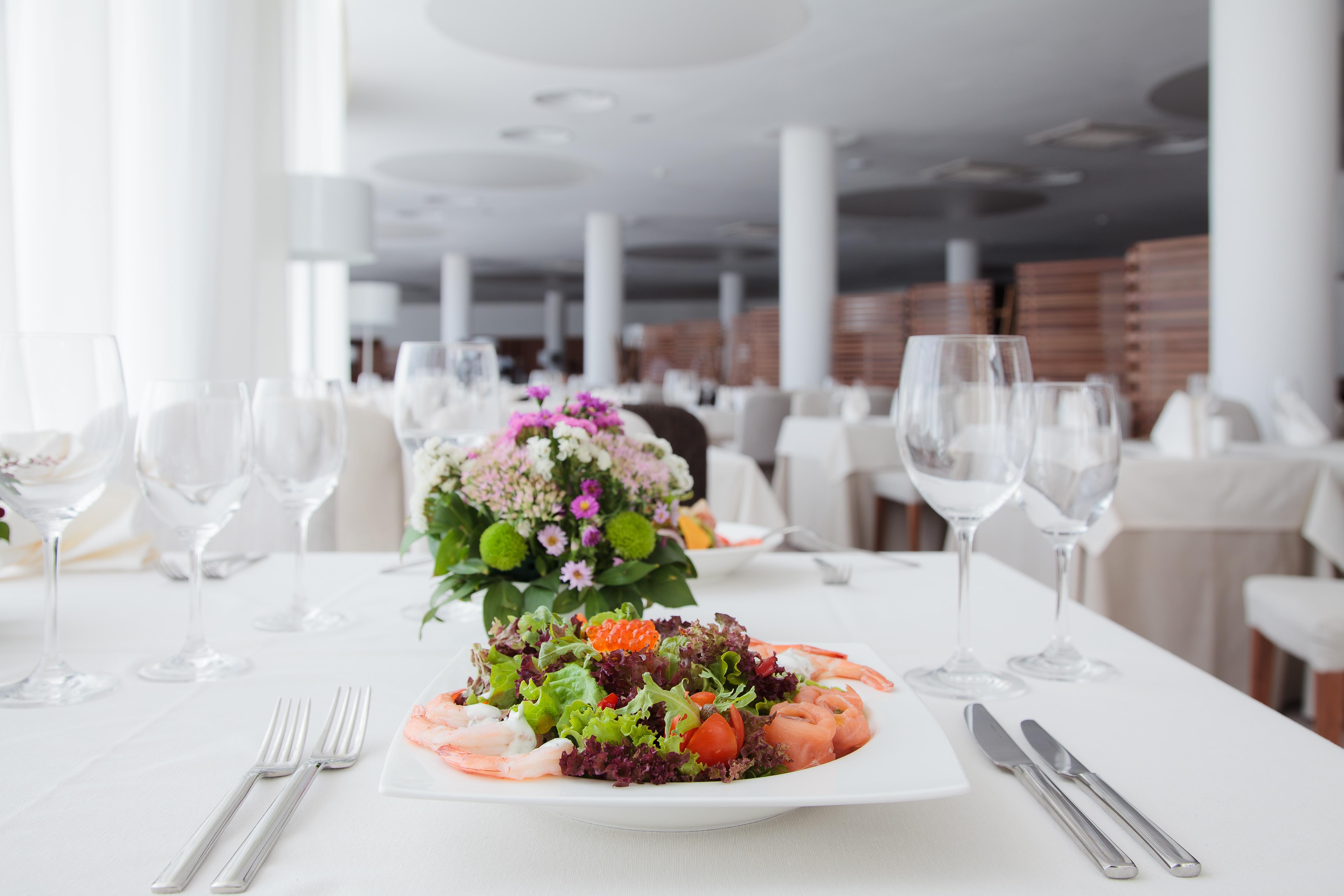 Lighthouse Golf & Spa Hotel Balchik Ngoại thất bức ảnh A salad on a plate