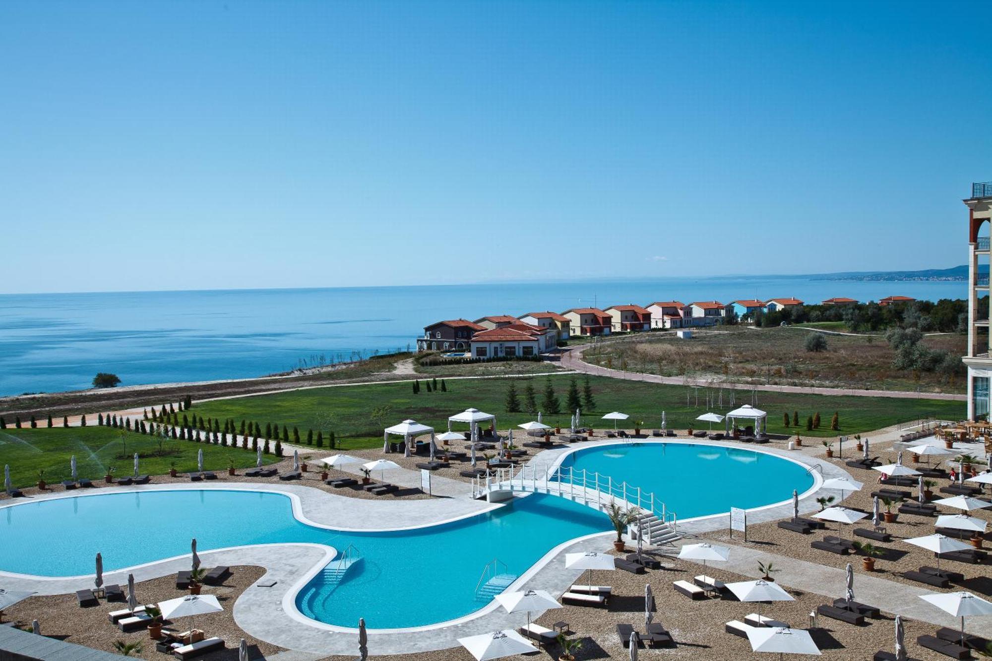 Lighthouse Golf & Spa Hotel Balchik Ngoại thất bức ảnh View of the complex