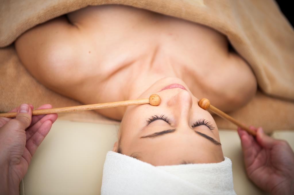 Lighthouse Golf & Spa Hotel Balchik Ngoại thất bức ảnh Facial massage with bamboo sticks
