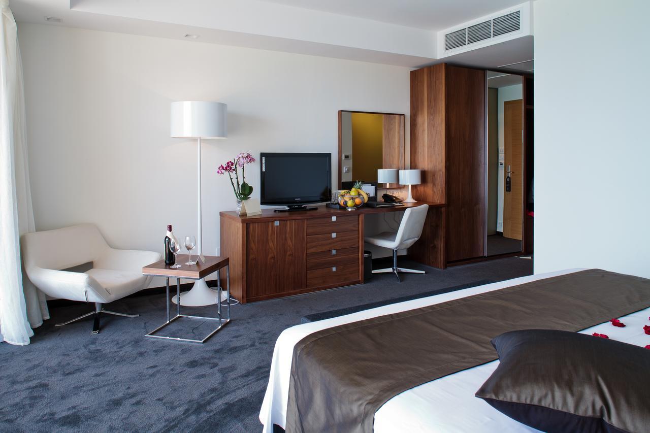 Lighthouse Golf & Spa Hotel Balchik Ngoại thất bức ảnh A room at the hotel